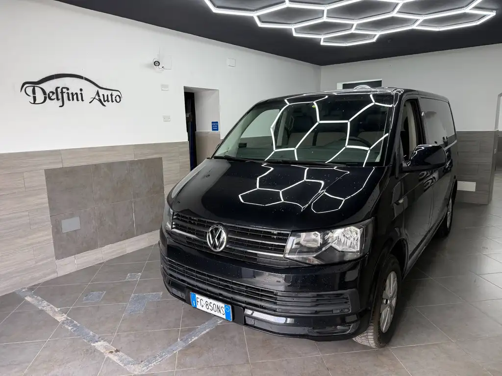 Volkswagen T6 Caravelle usata in vendita da Delfini Auto