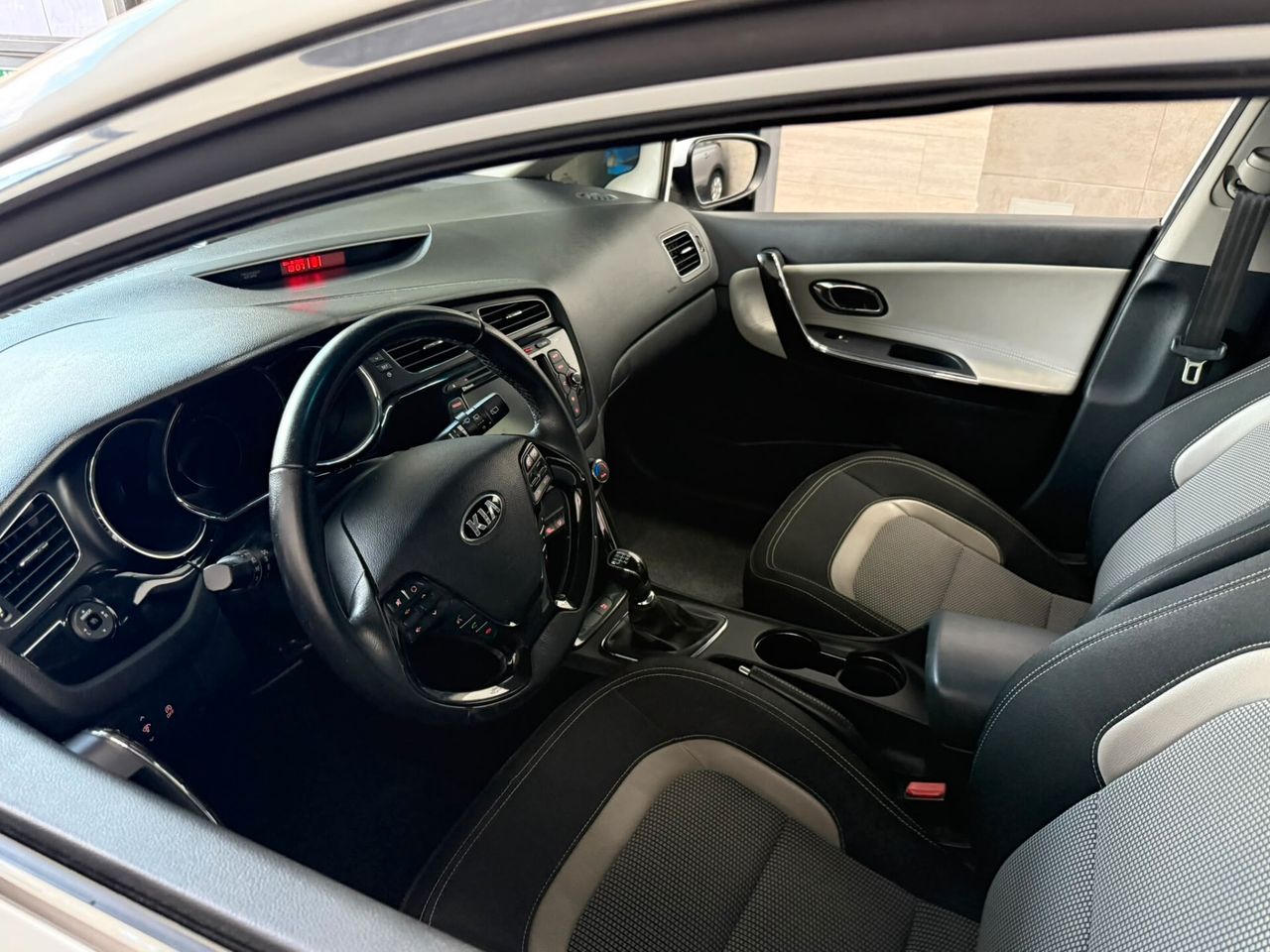 Kia Ceed cee'd 1.6 CRDi 128 CV SW Stop&Go high tech — foto aggiuntiva