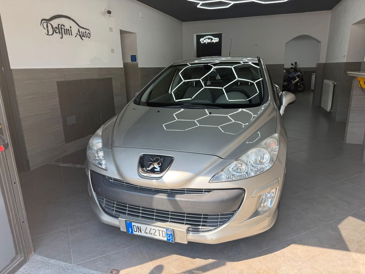 Peugeot 308 usata in vendita da Delfini Auto