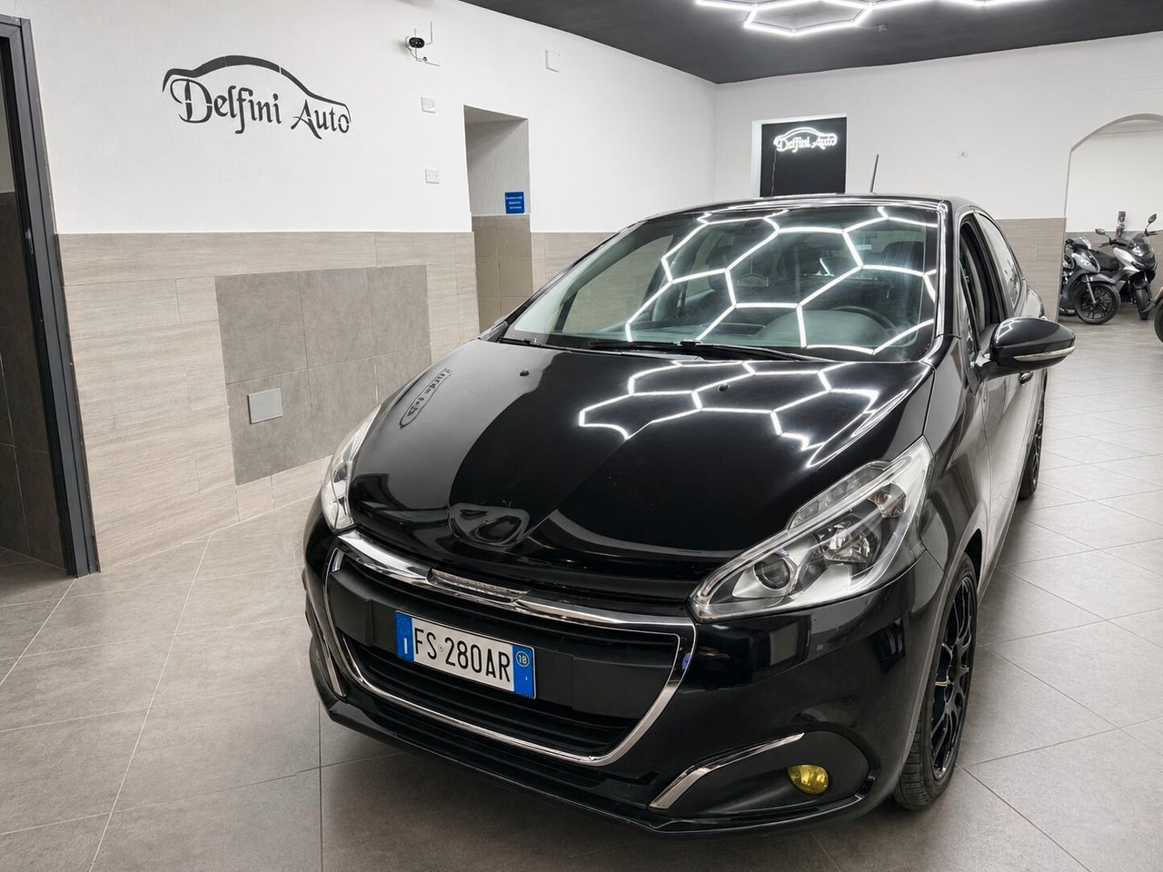 Peugeot 208 usata in vendita da Delfini Auto