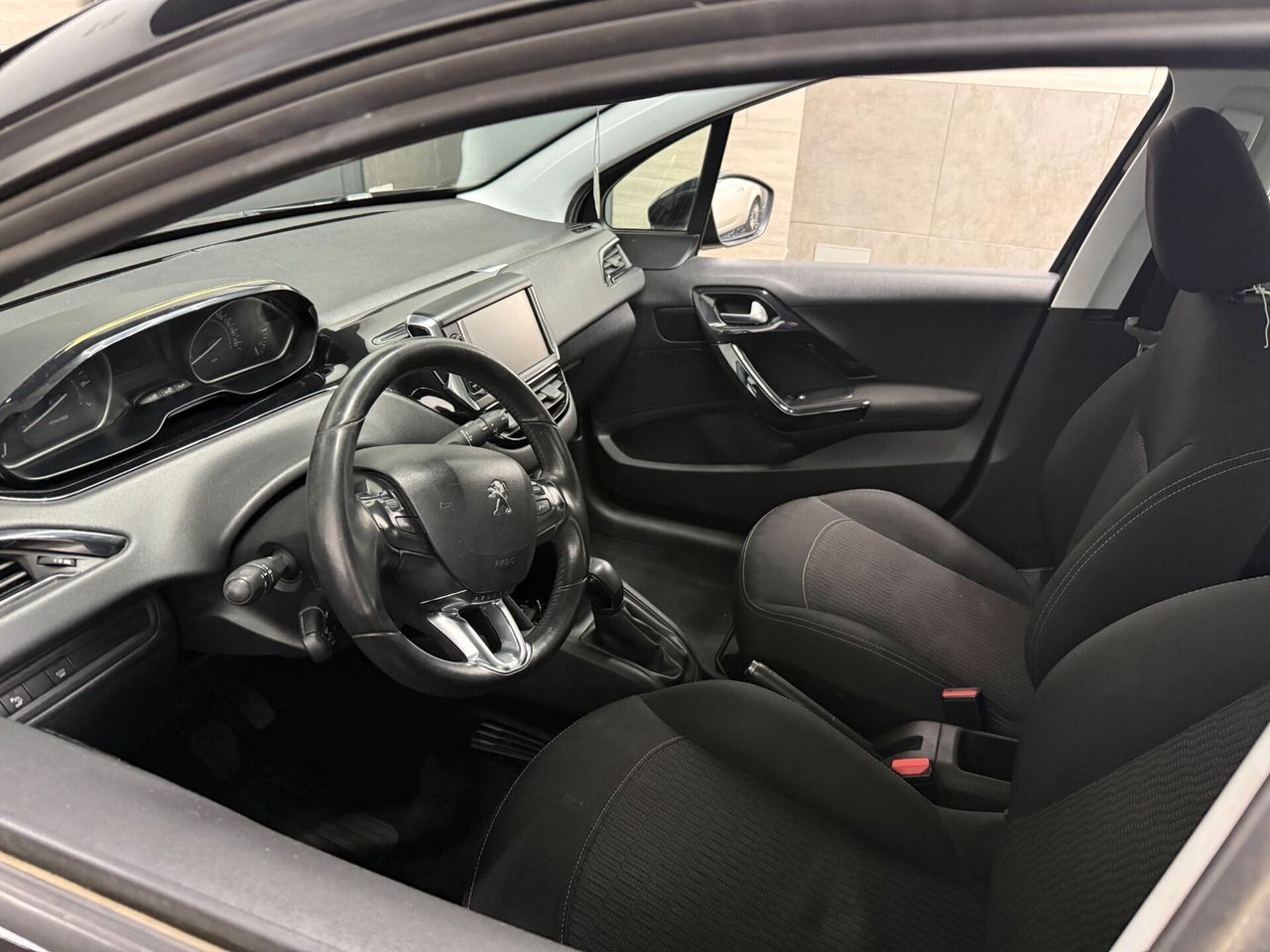 Peugeot 208 PureTech 82 Stop&Start 5 porte Allure — foto aggiuntiva