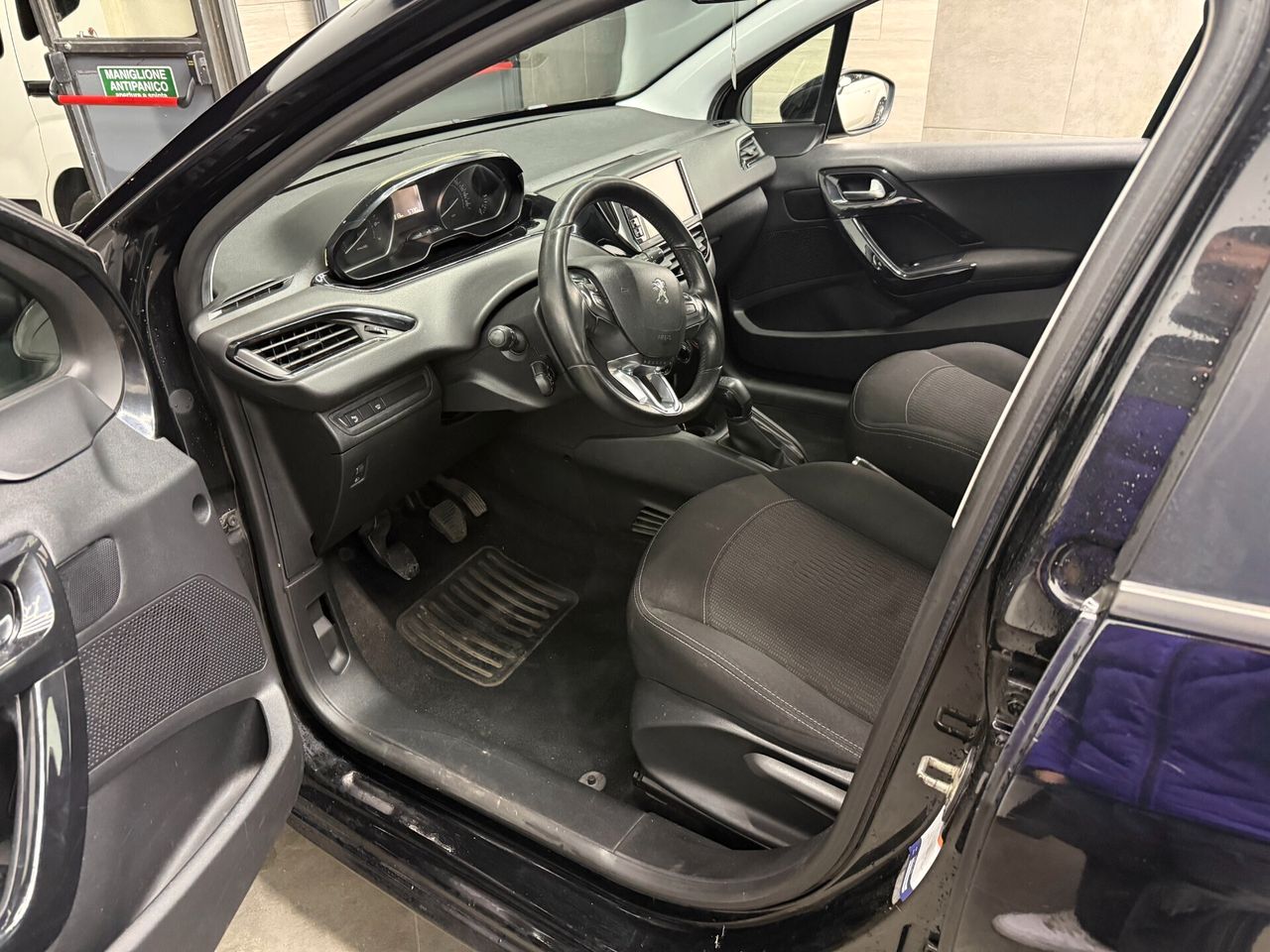 Peugeot 208 PureTech 82 Stop&Start 5 porte Allure — foto aggiuntiva