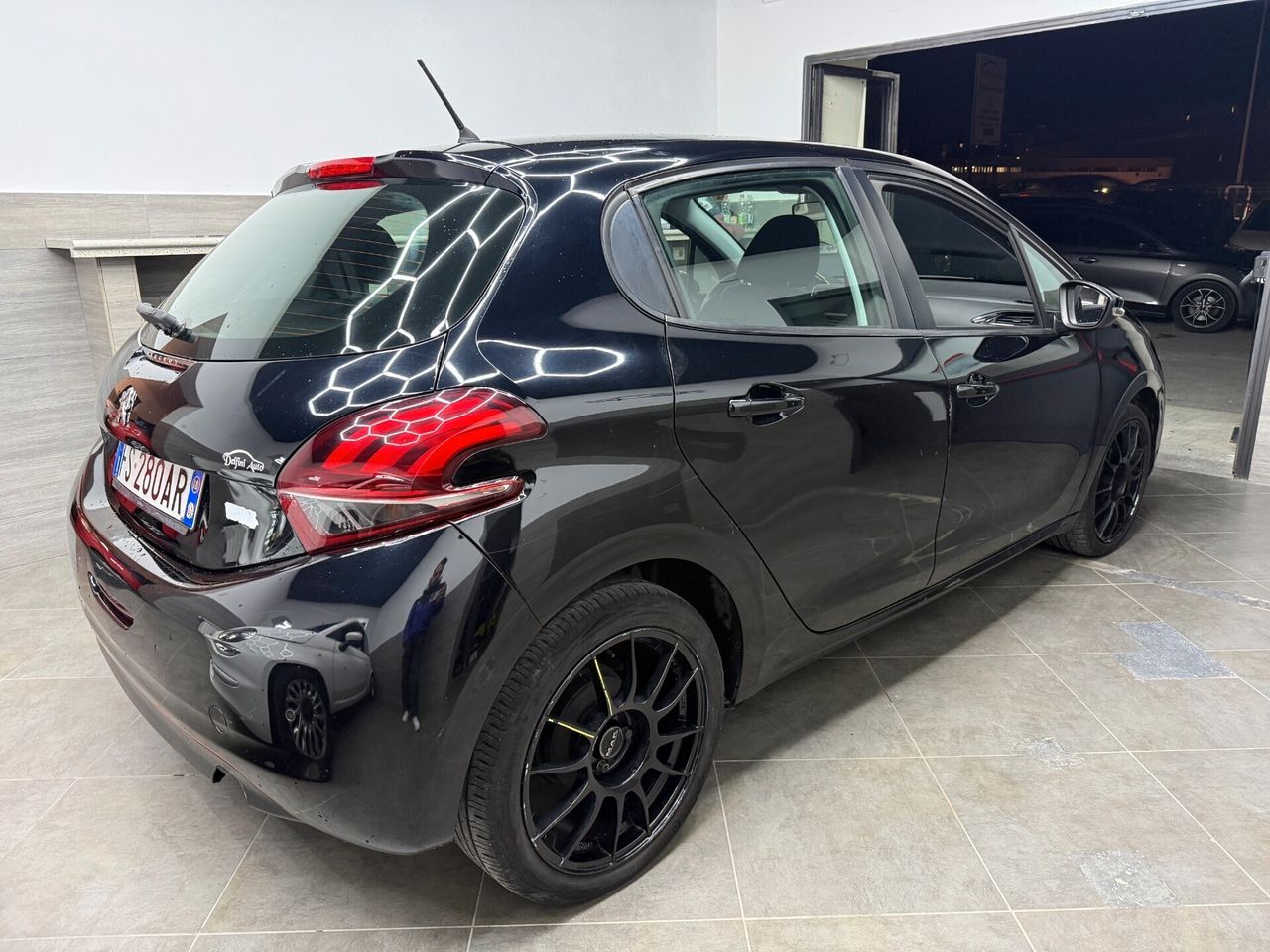 Peugeot 208 PureTech 82 Stop&Start 5 porte Allure — foto aggiuntiva