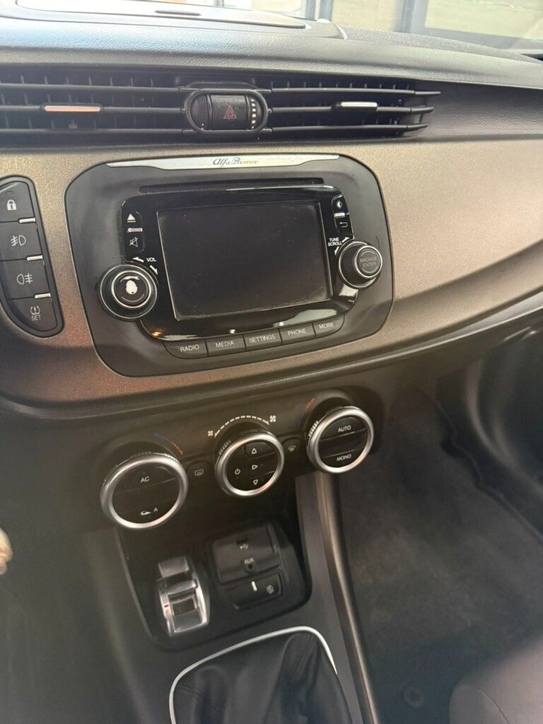 Alfa Romeo Giulietta 1.6 JTDm-2 105 CV Distinctive — foto aggiuntiva