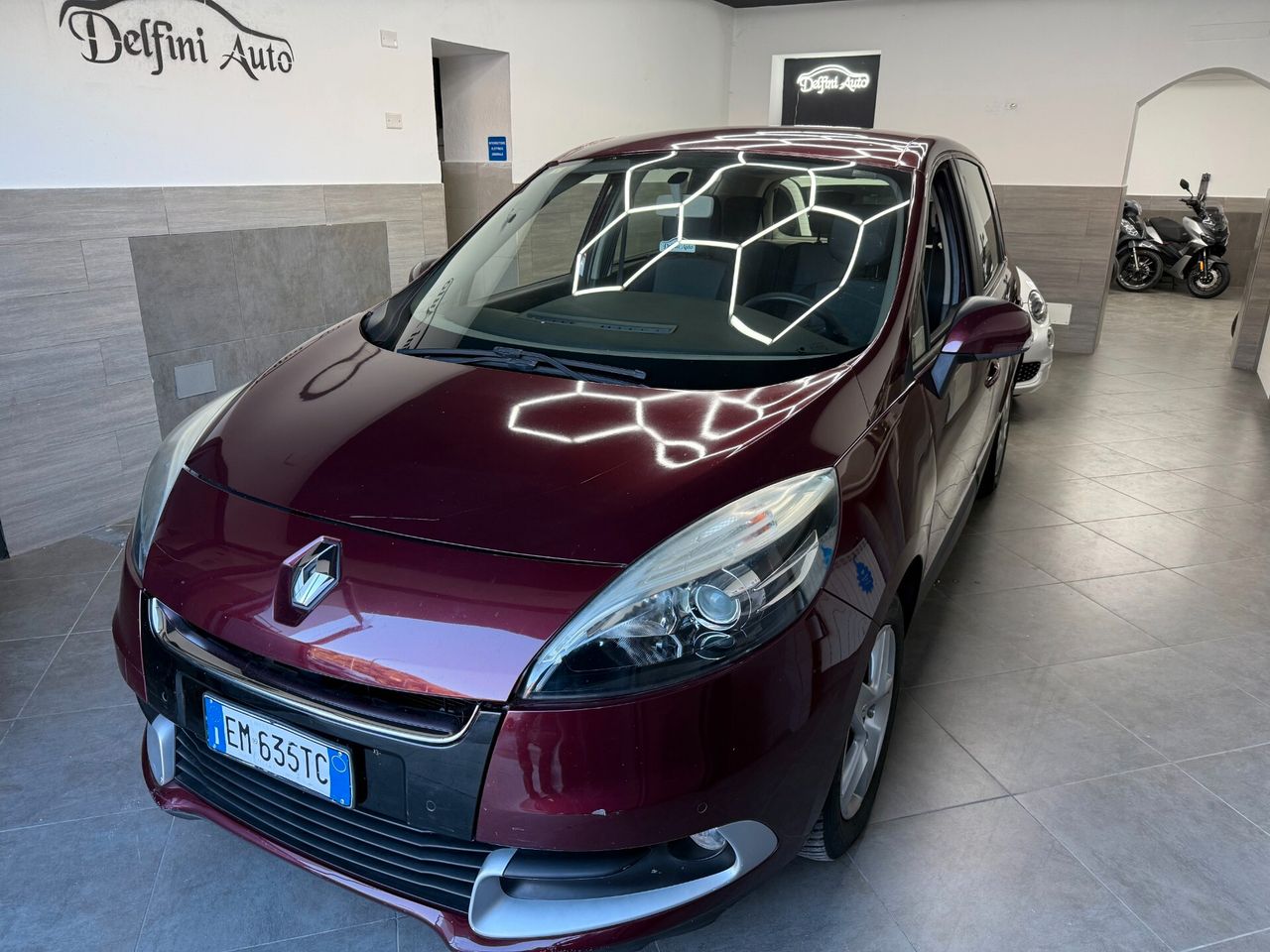 Renault Scenic usata in vendita da Delfini Auto