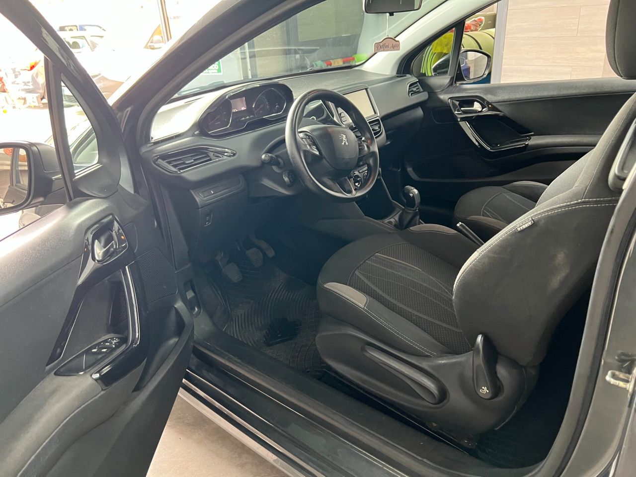 Peugeot 208 PureTech 82 5 porte Active — foto aggiuntiva