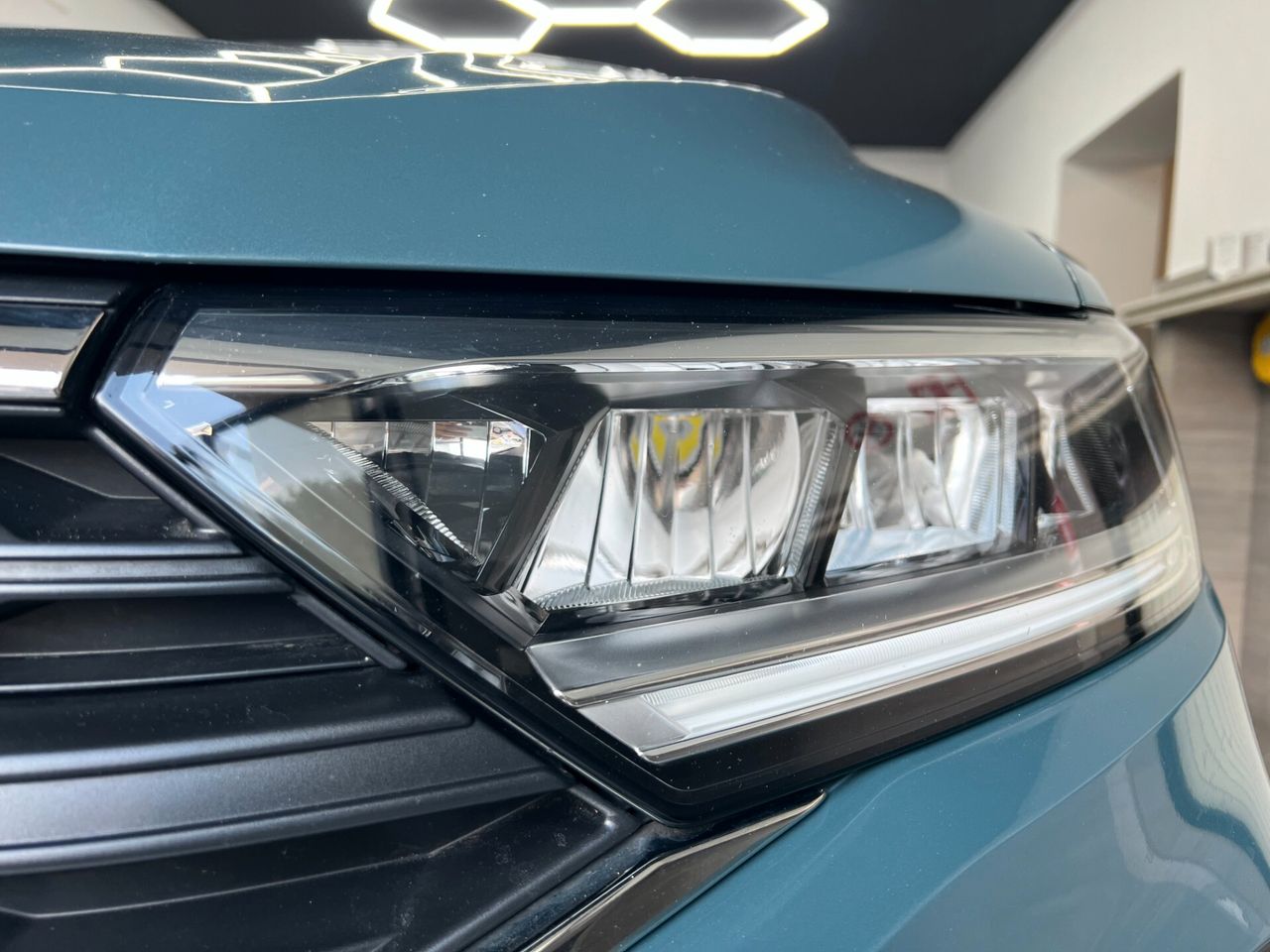 Volkswagen T-Roc 1.0 TSI R-Line — foto aggiuntiva
