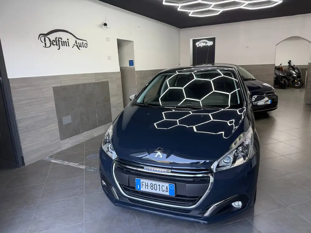 Peugeot 208 usata in vendita da Delfini Auto