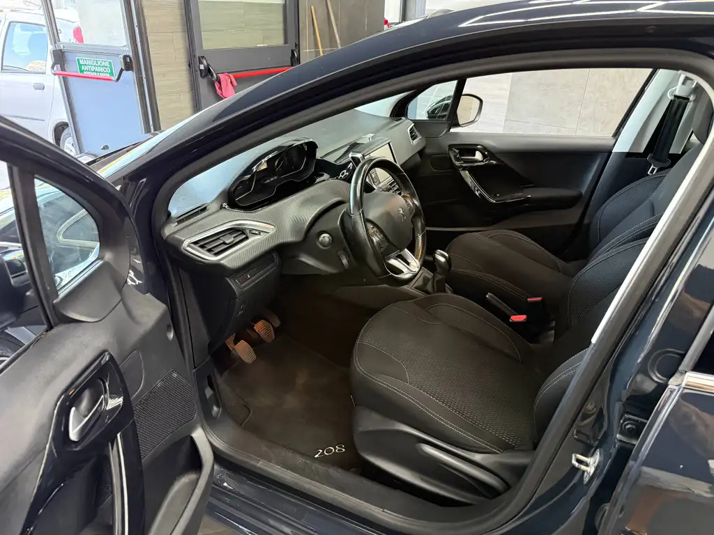 Peugeot 208 I 2015 3p 1.6 bluehdi Allure 75cv — foto aggiuntiva